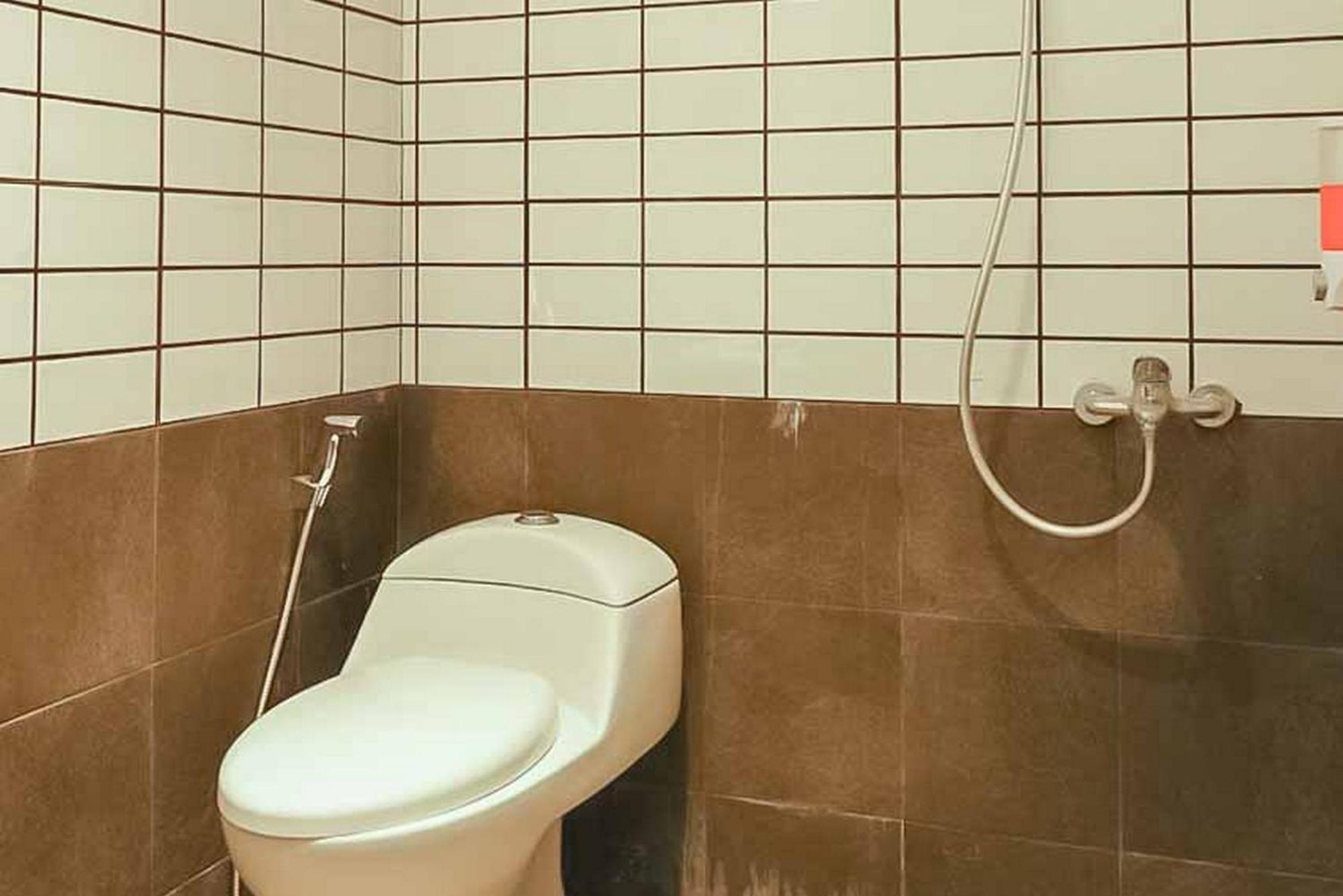Prime Inn Near Jalan Sekip Mitra Reddoorz 棉兰 外观 照片